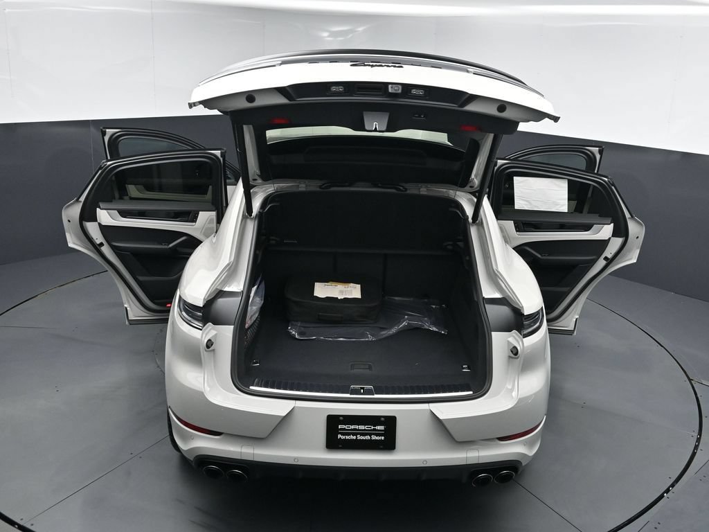 New 2026 Porsche Cayenne E-Hybrid Coupe AWD/4WD image 32