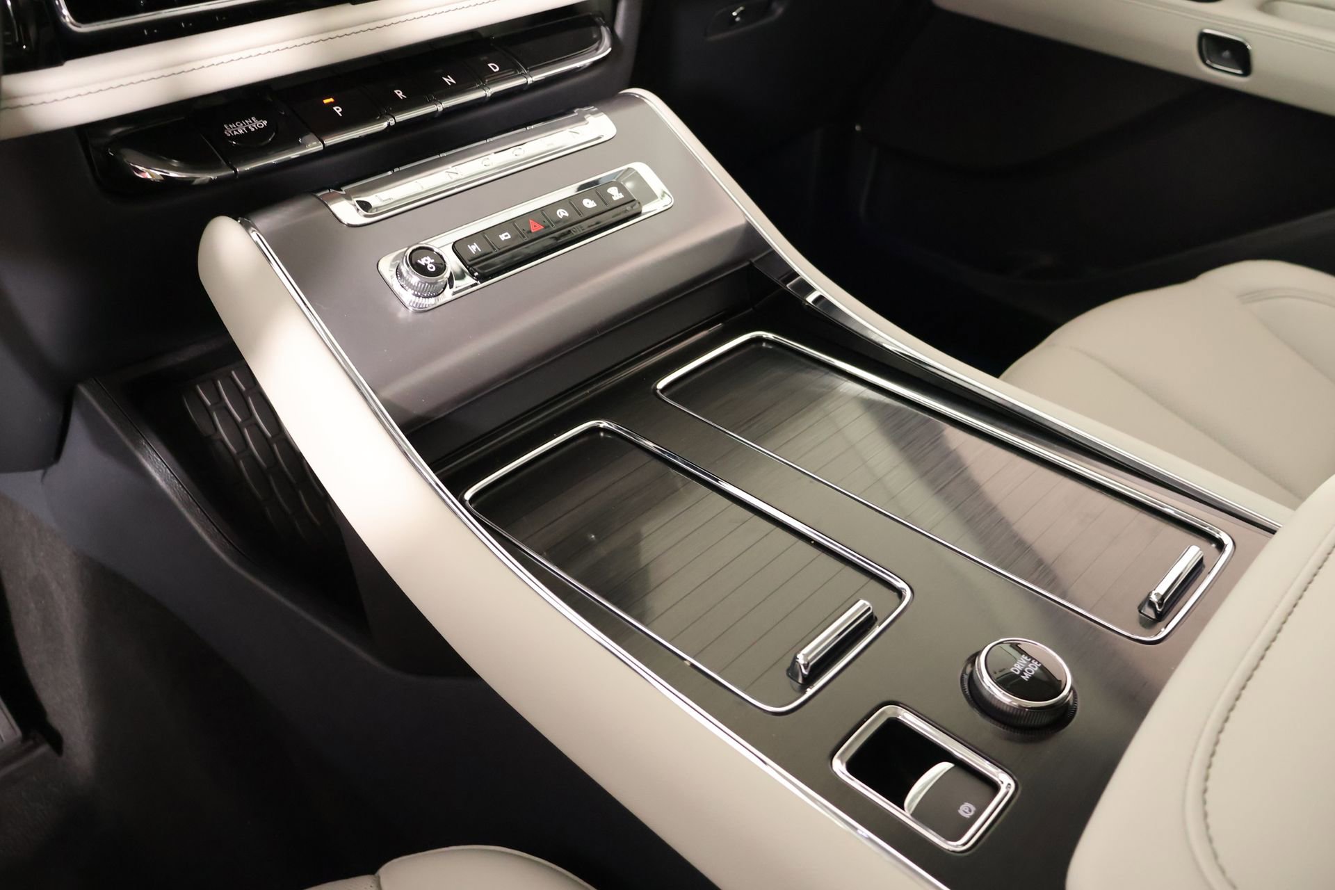 New 2026 Lincoln Aviator AWD image 8