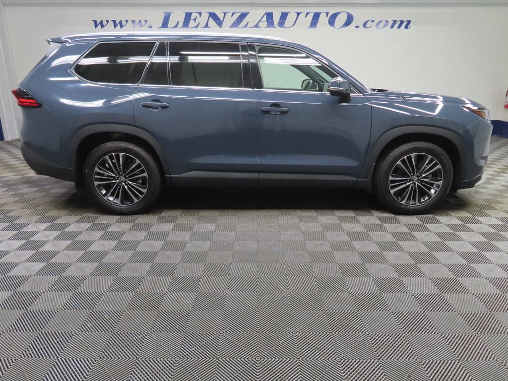 Used 2025 Toyota Grand Highlander AWD Hybrid image 2