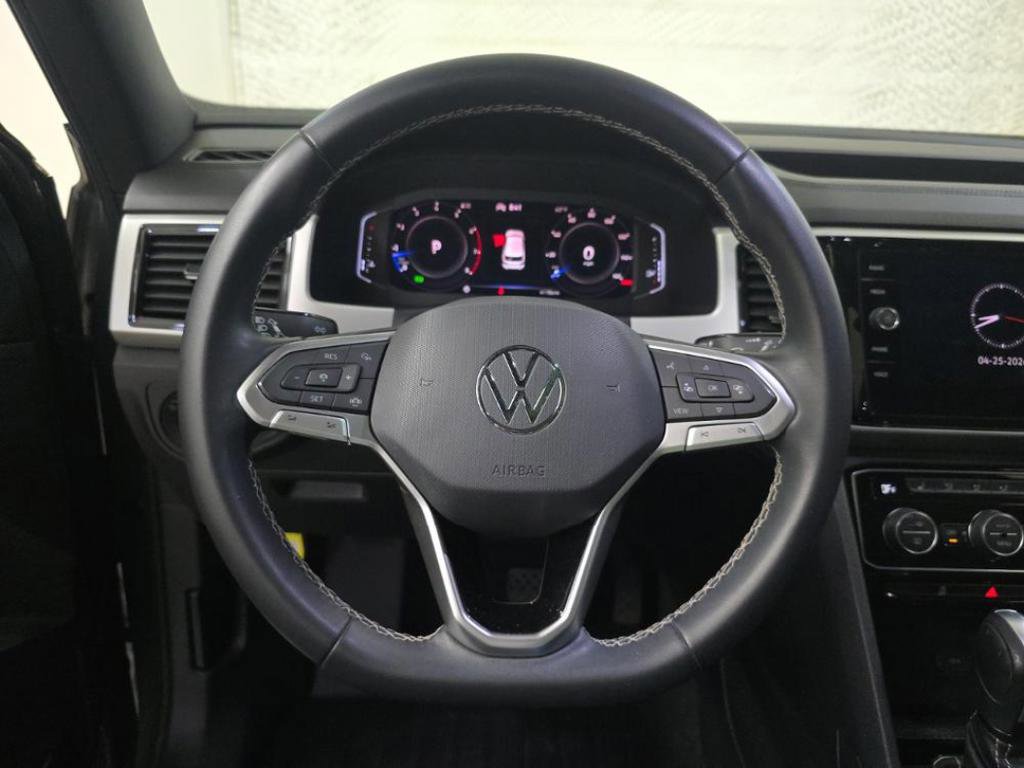 Used 2022 Volkswagen Atlas Cross Sport SE w/ Panoramic Sunroof Package FWD image 6