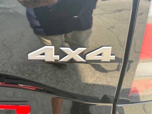 Used 2025 Nissan Frontier SV w/ SV Convenience Package AWD/4WD image 12