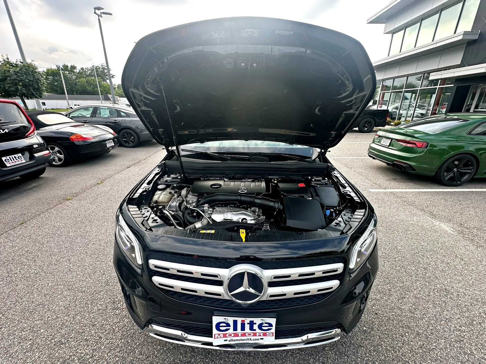 Used 2023 Mercedes-Benz GLB 250 4MATIC w/ Premium Package image 32