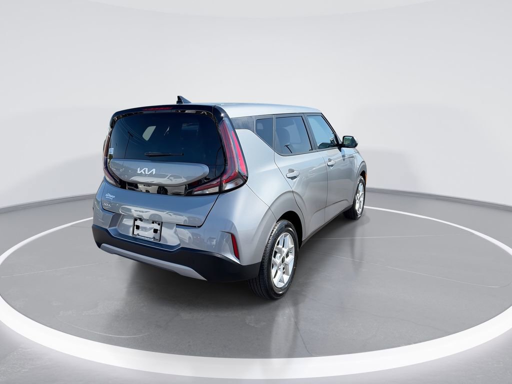 Used 2025 Kia Soul LX w/ LX Technology Package FWD image 8