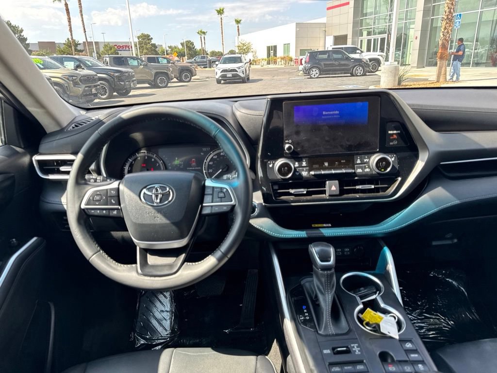 Used 2023 Toyota Highlander XLE AWD/4WD image 19