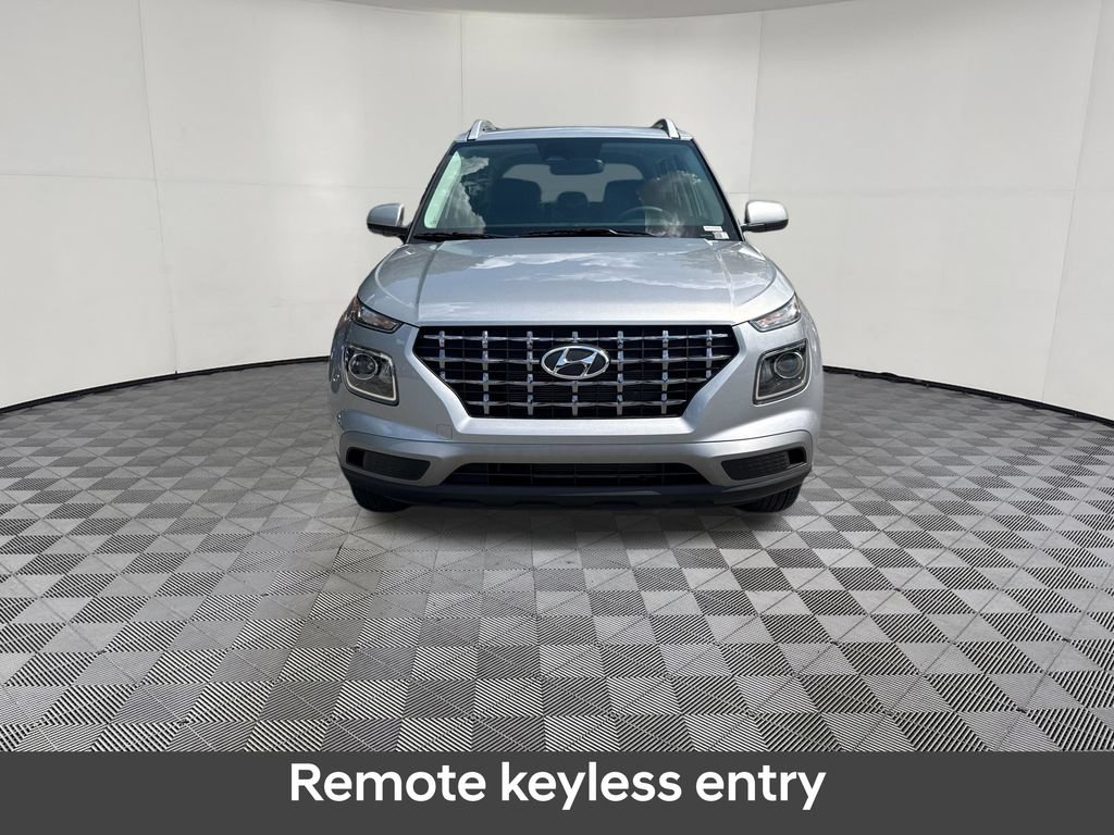 New 2026 Hyundai Venue SEL FWD image 2