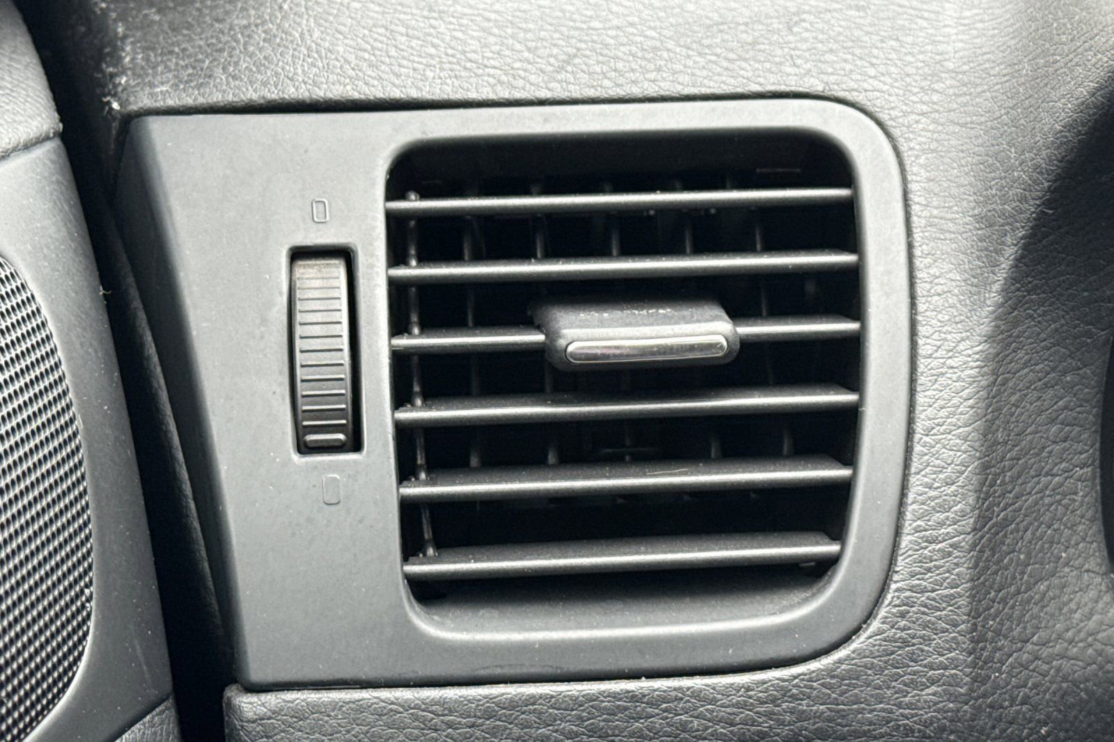 Used 2009 Subaru Outback 2.5i image 28