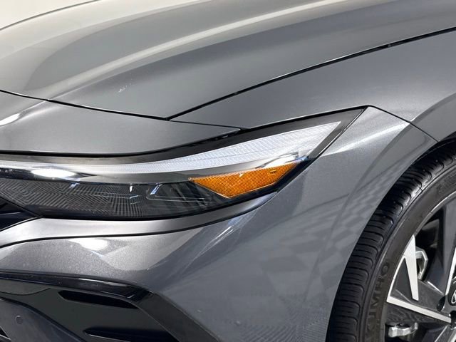 Used 2024 Hyundai Elantra Limited FWD image 7