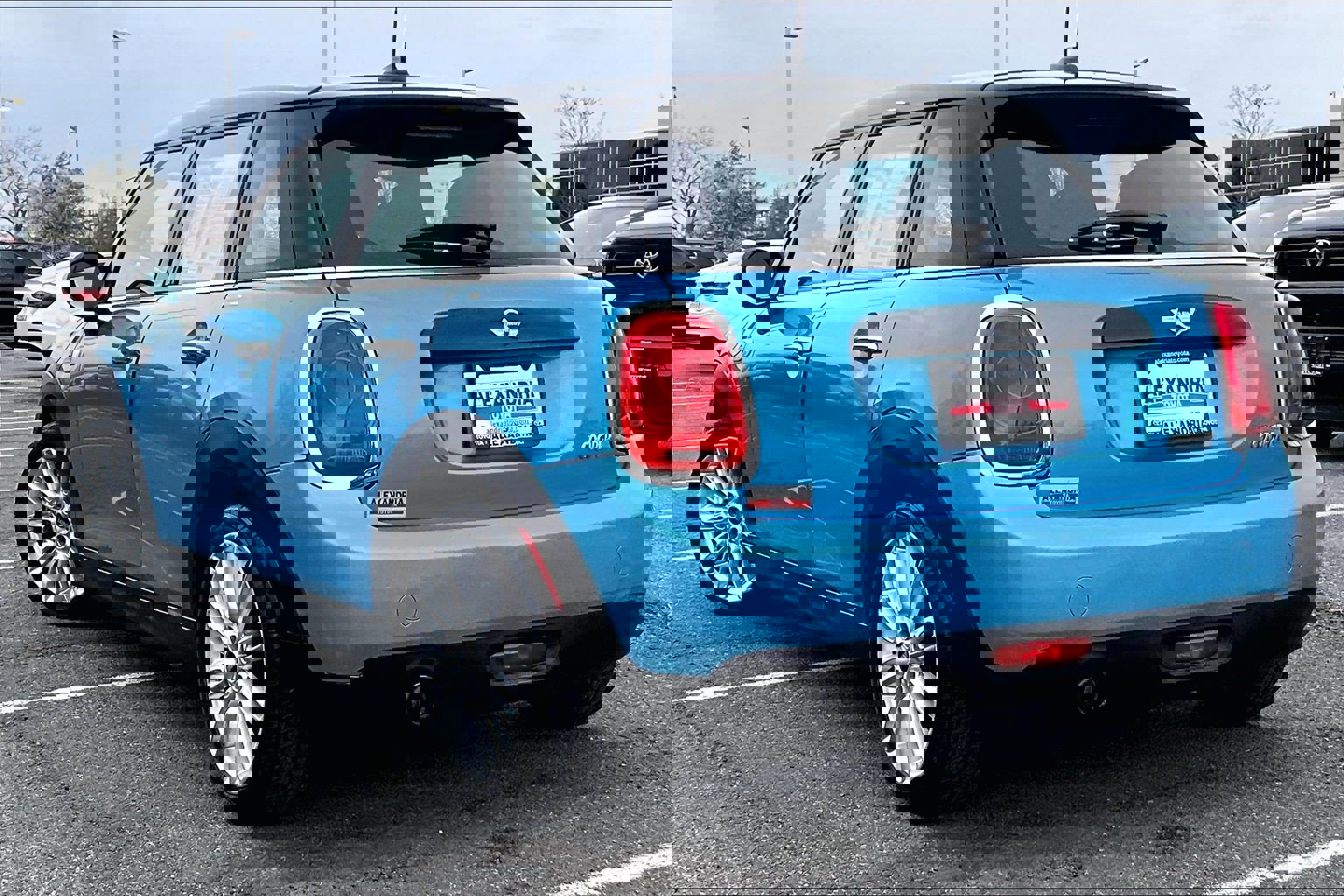 Used 2016 MINI Cooper 4-Door Hardtop image 10