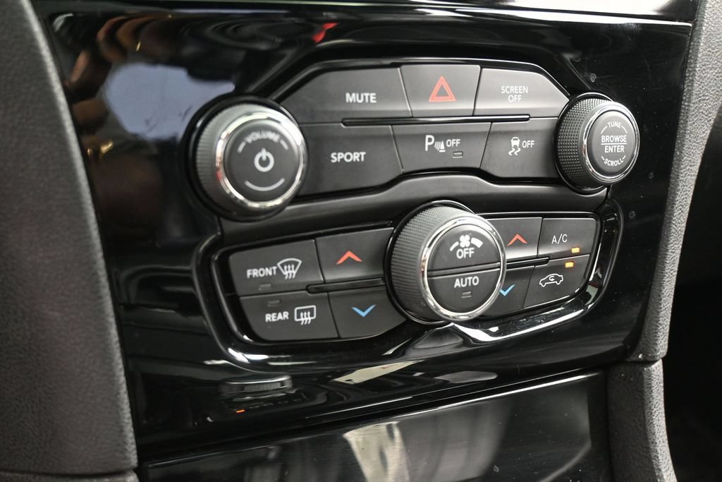 Used 2018 Chrysler 300 S w/ 300S Premium Group RWD image 22