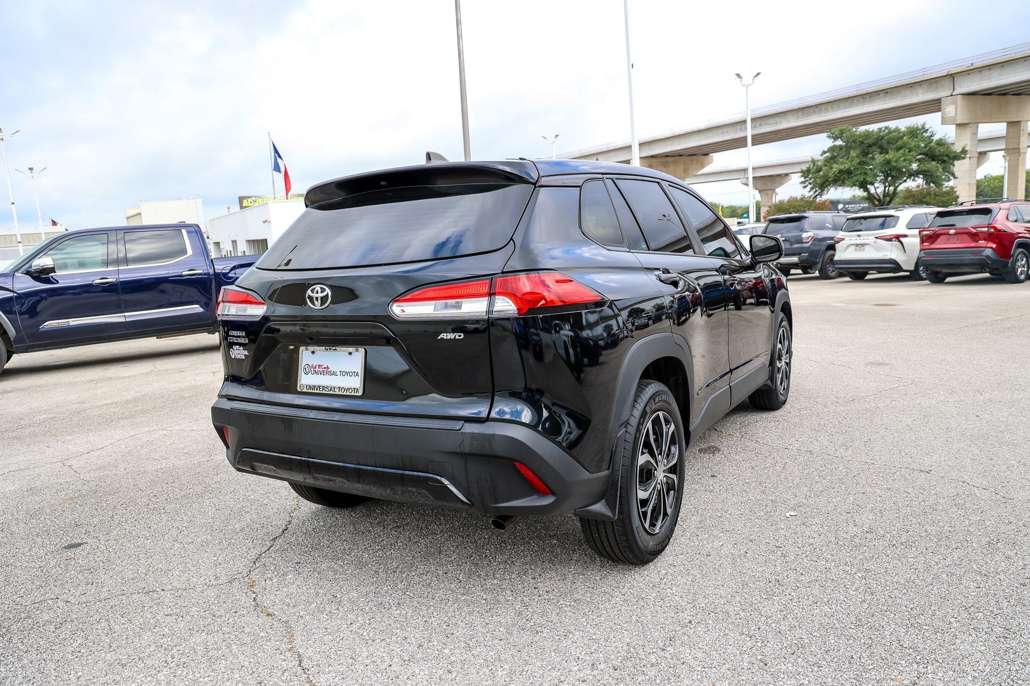 Used 2023 Toyota Corolla Cross L AWD/4WD image 7