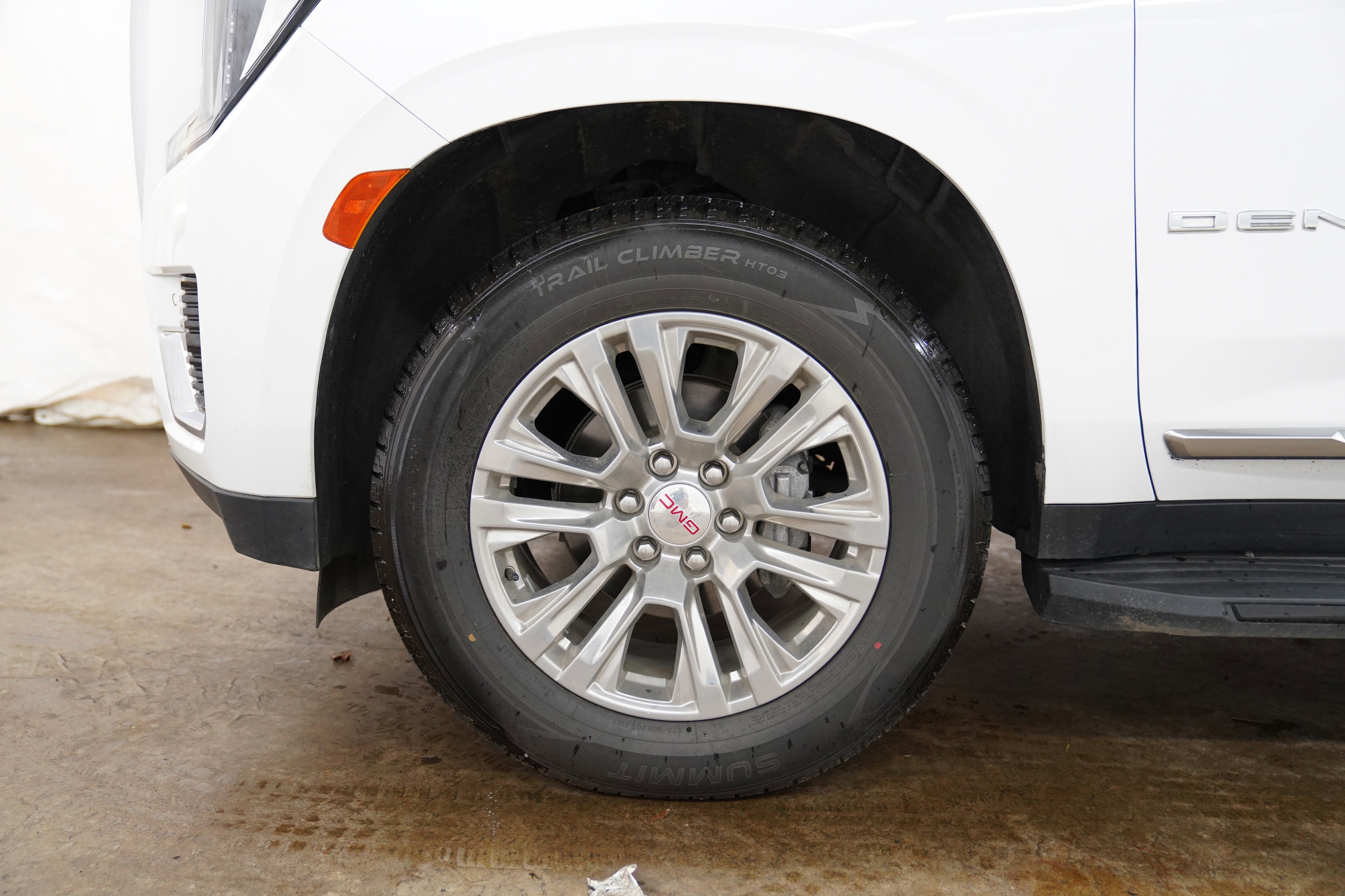 Used 2023 GMC Yukon Denali image 17