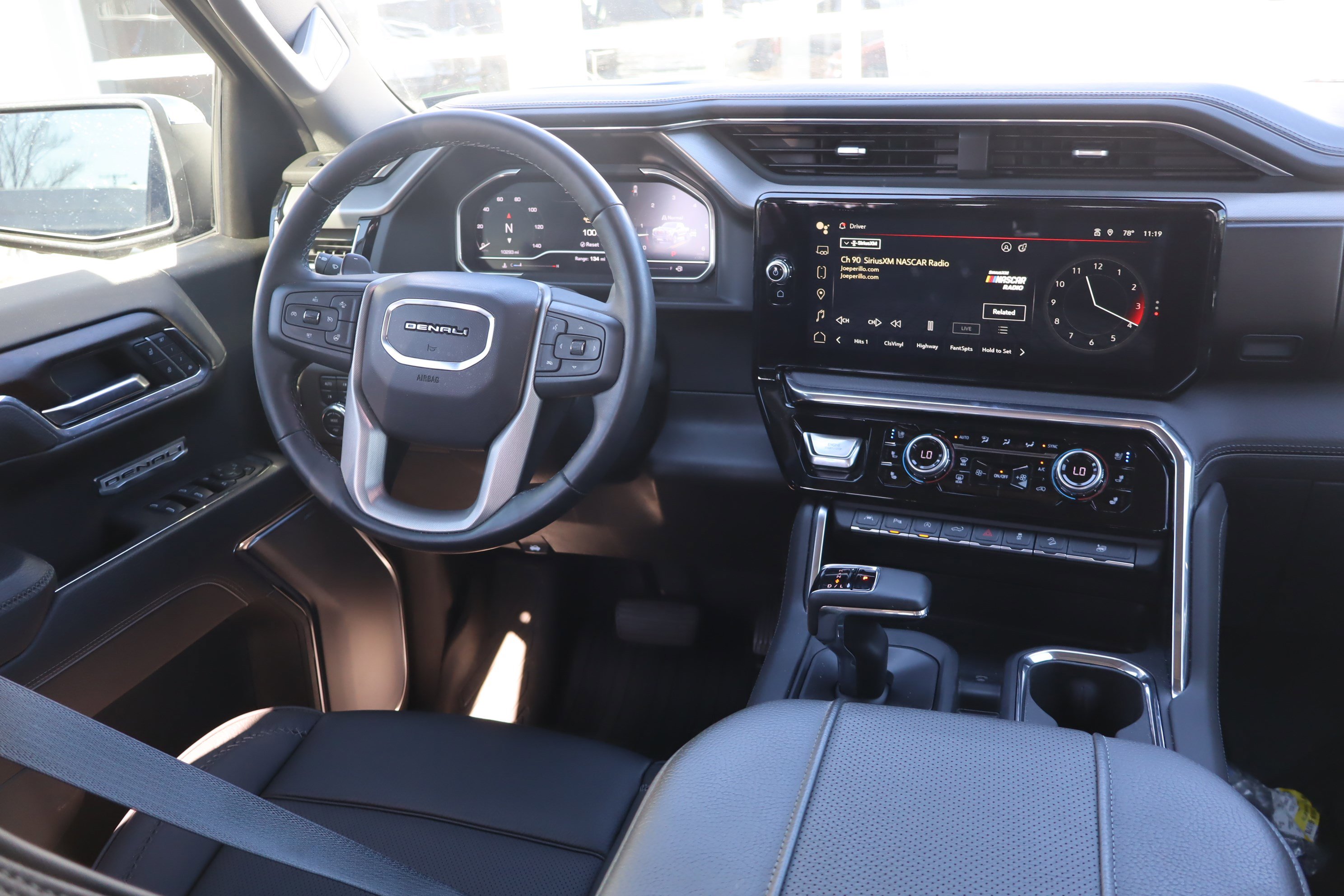 Used 2024 GMC Sierra 1500 Denali w/ Denali Reserve Package image 16