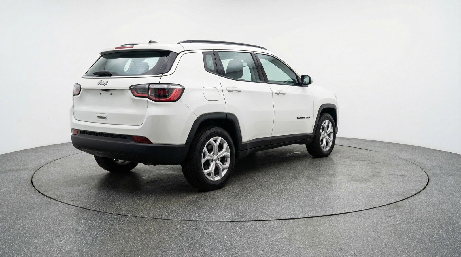 Used 2025 Jeep Compass Latitude image 9