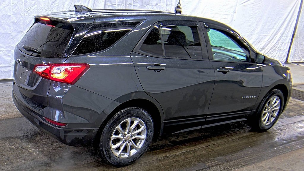 Used 2020 Chevrolet Equinox LS w/ LS Convenience Package image 4