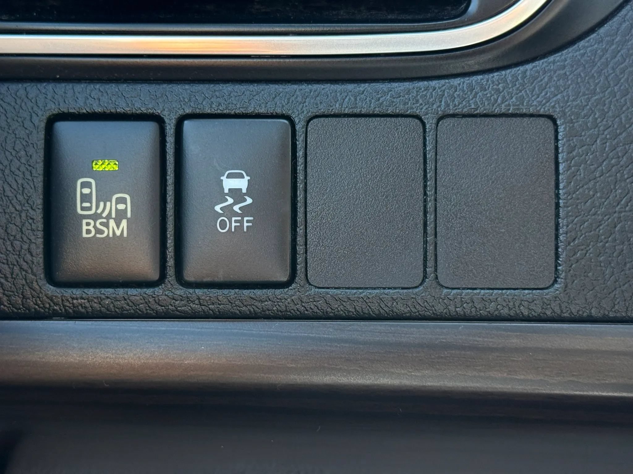 Used 2017 Toyota Camry XLE w/ Moonroof Package FWD image 29