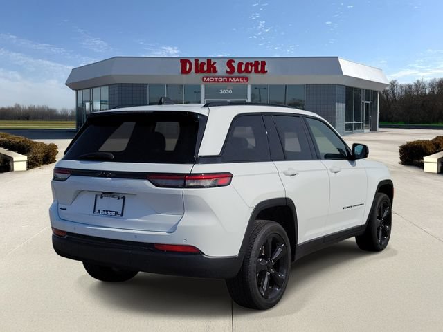 Used 2023 Jeep Grand Cherokee Altitude AWD/4WD image 4