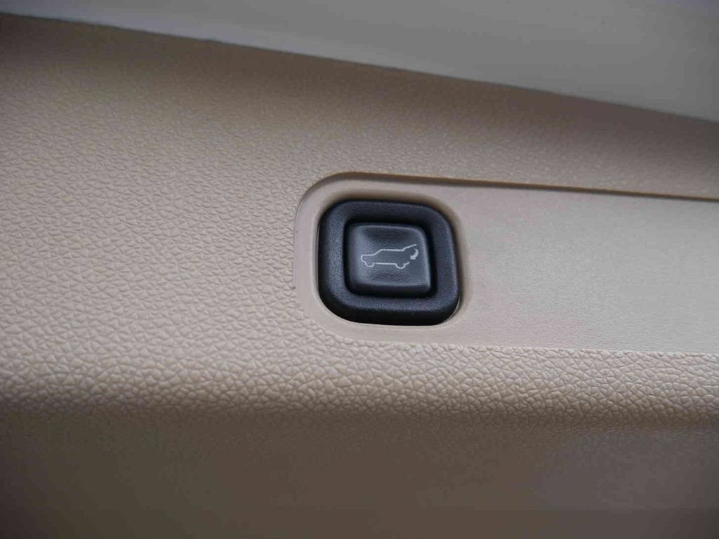 Used 2011 Chevrolet Suburban LTZ AWD/4WD image 9