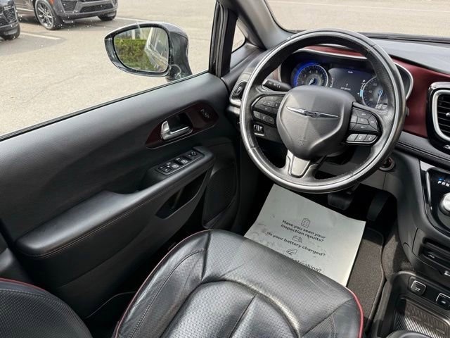 Used 2020 Chrysler Pacifica Limited FWD image 35
