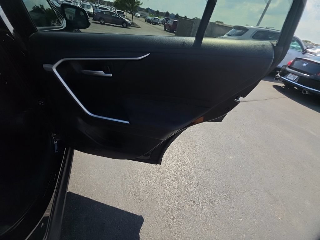 Used 2025 Toyota RAV4 XLE AWD/4WD image 30