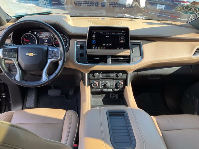 Used 2021 Chevrolet Suburban Premier w/ Premium Package AWD/4WD image 4
