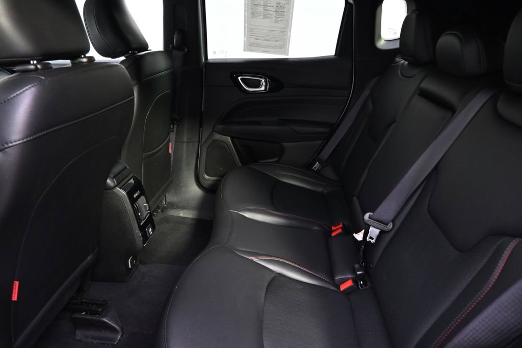 Used 2025 Jeep Compass Trailhawk image 21