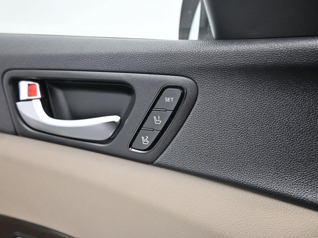 Used 2016 Kia Optima EX w/ Premium Package image 11