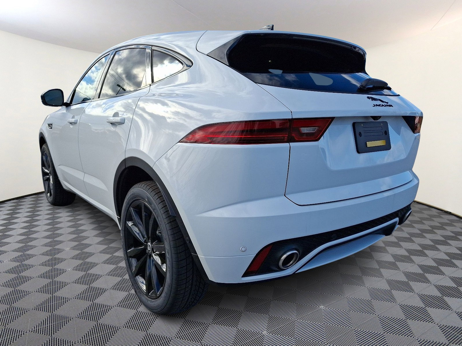New 2024 Jaguar E-PACE R-Dynamic SE image 2