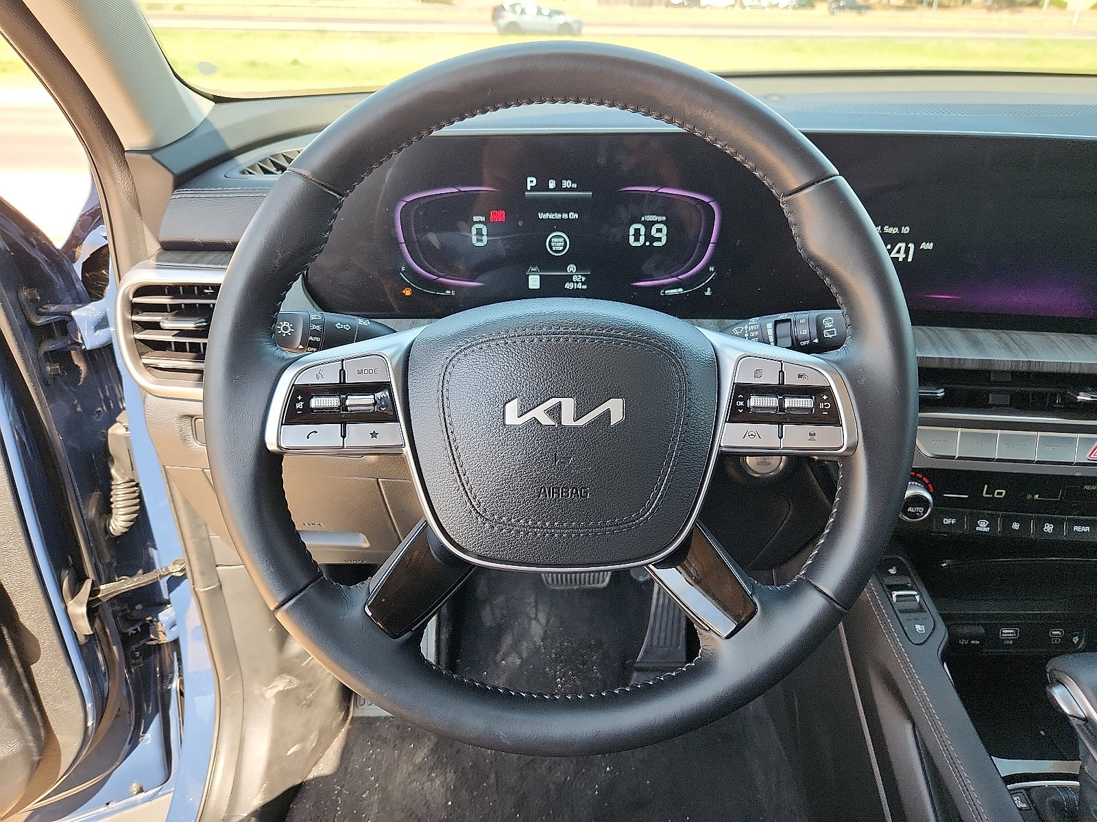 Used 2025 Kia Telluride EX w/ EX Captain's Chair Package image 16