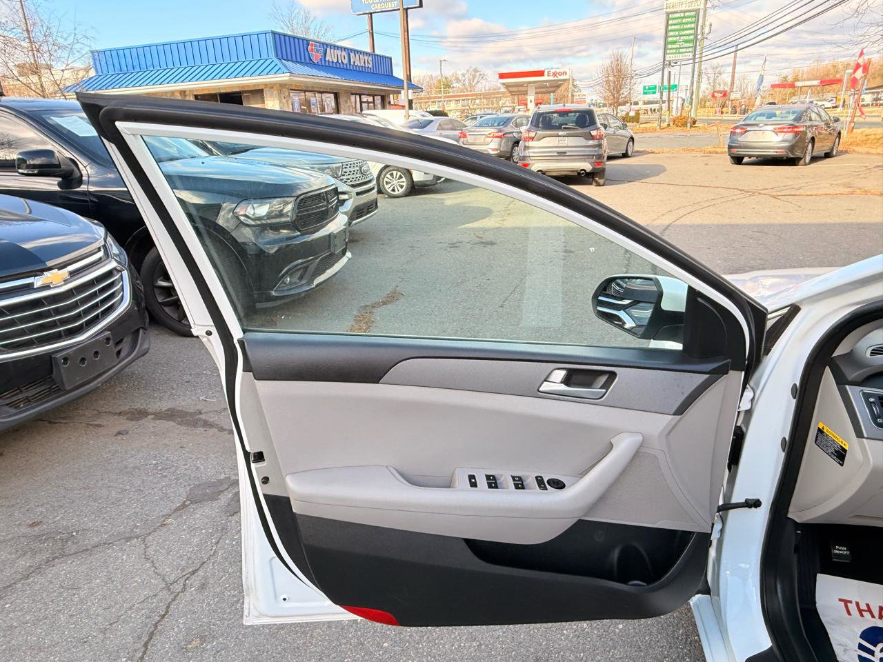 Used 2015 Hyundai Sonata SE image 17