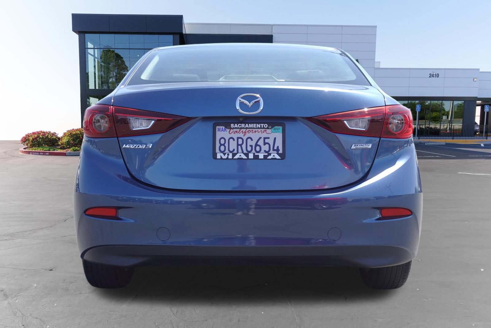 Used 2018 MAZDA MAZDA3 Sport w/ Preferred Equipment Package FWD image 4
