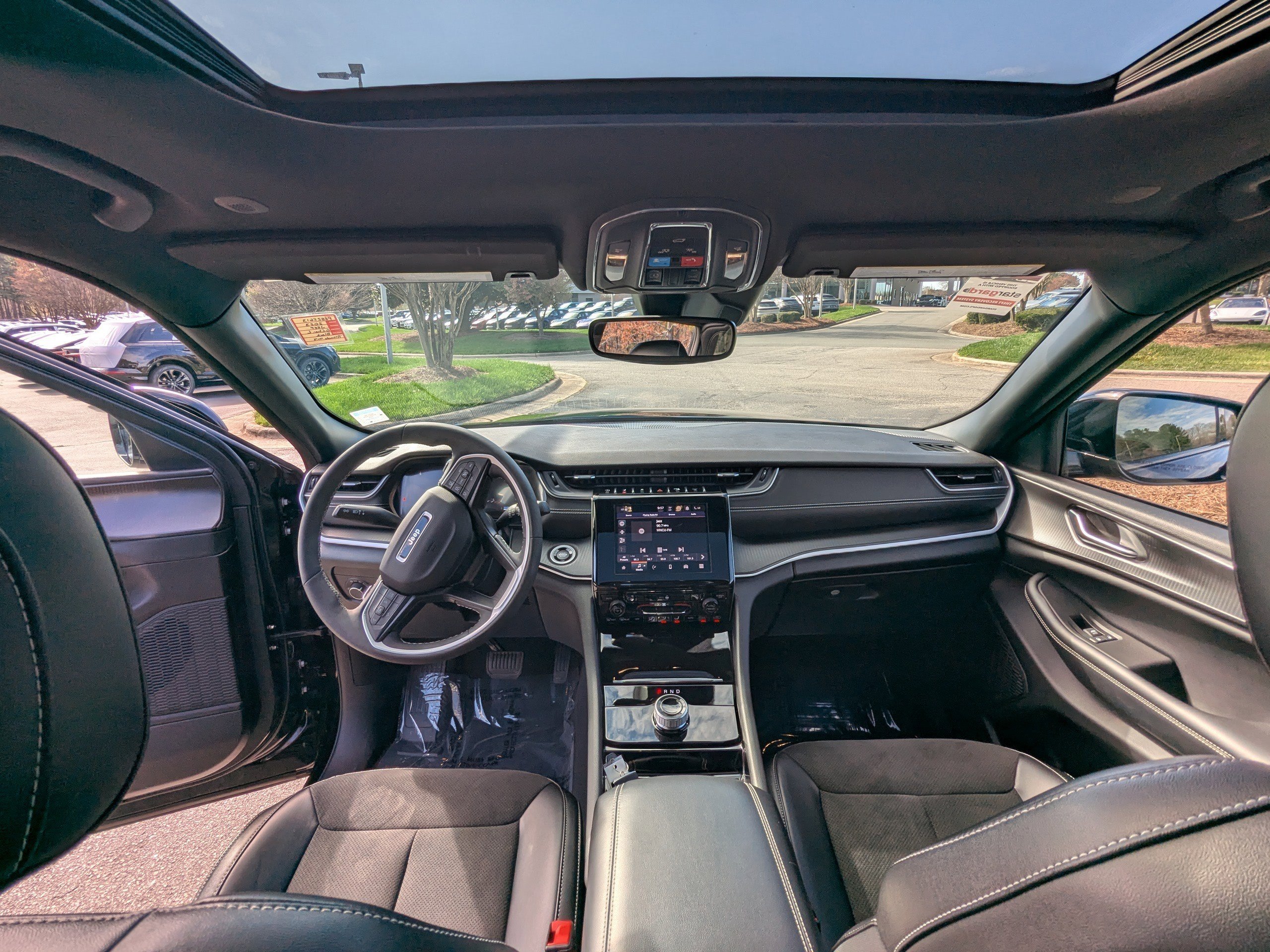 Certified 2023 Jeep Grand Cherokee L Laredo image 12