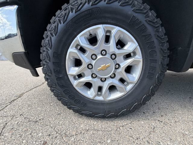 Used 2024 Chevrolet Silverado 2500 LT AWD/4WD image 36