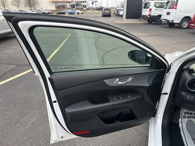 Used 2023 Kia Forte LXS w/ LXS Technology Package image 10