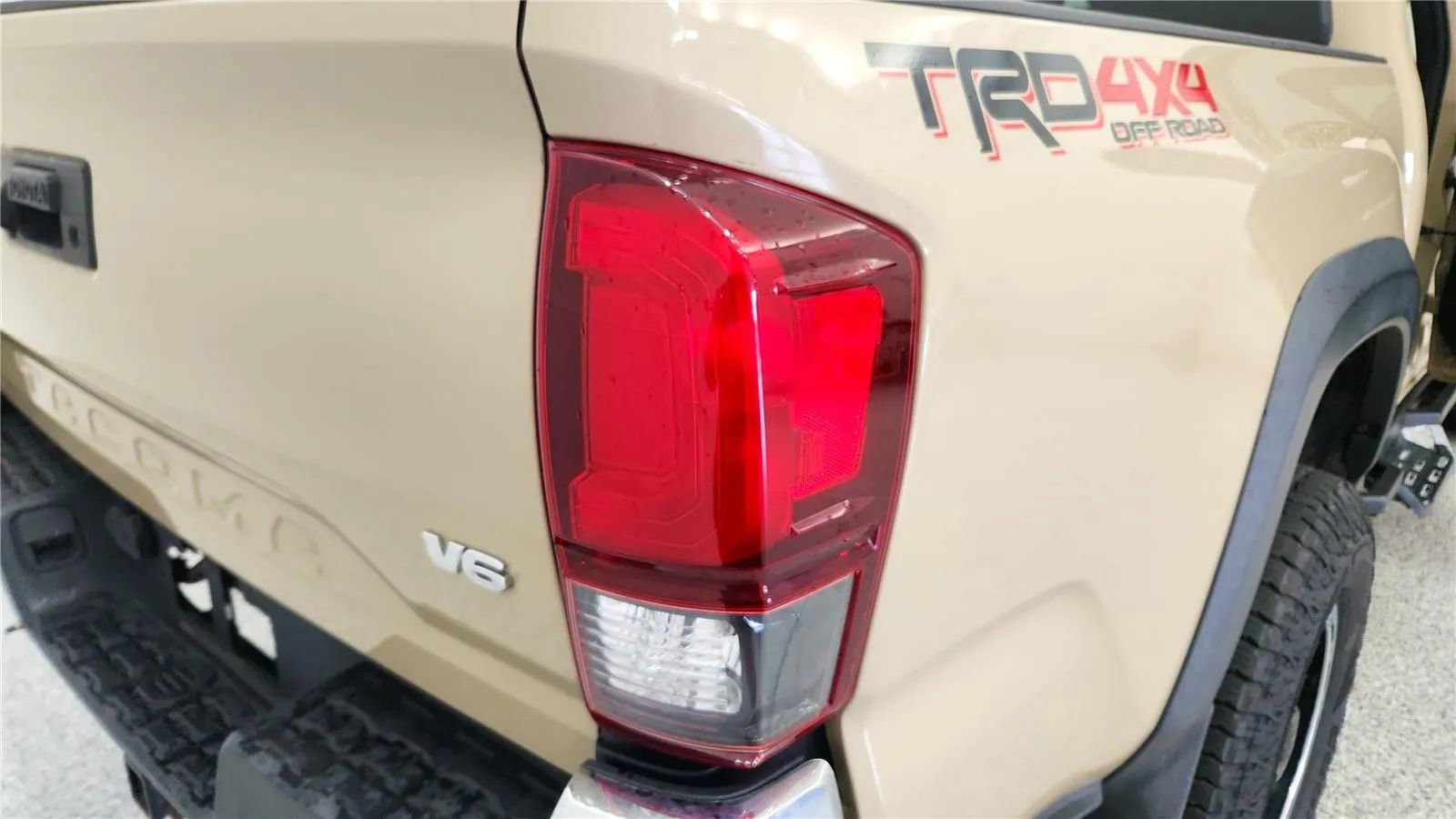 Used 2018 Toyota Tacoma TRD Off-Road AWD/4WD image 14