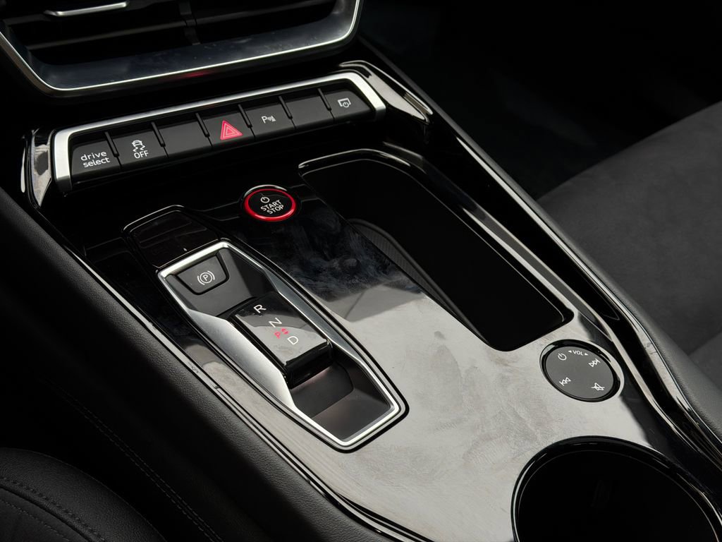 Used 2023 Audi e-tron GT Premium Plus image 33