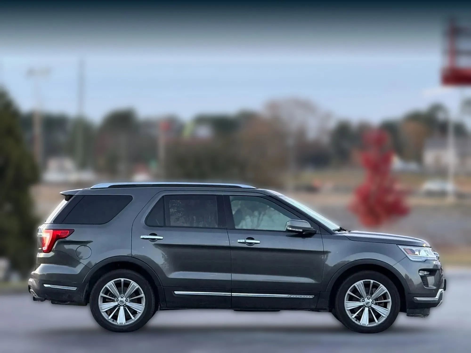 Used 2018 Ford Explorer Limited image 8