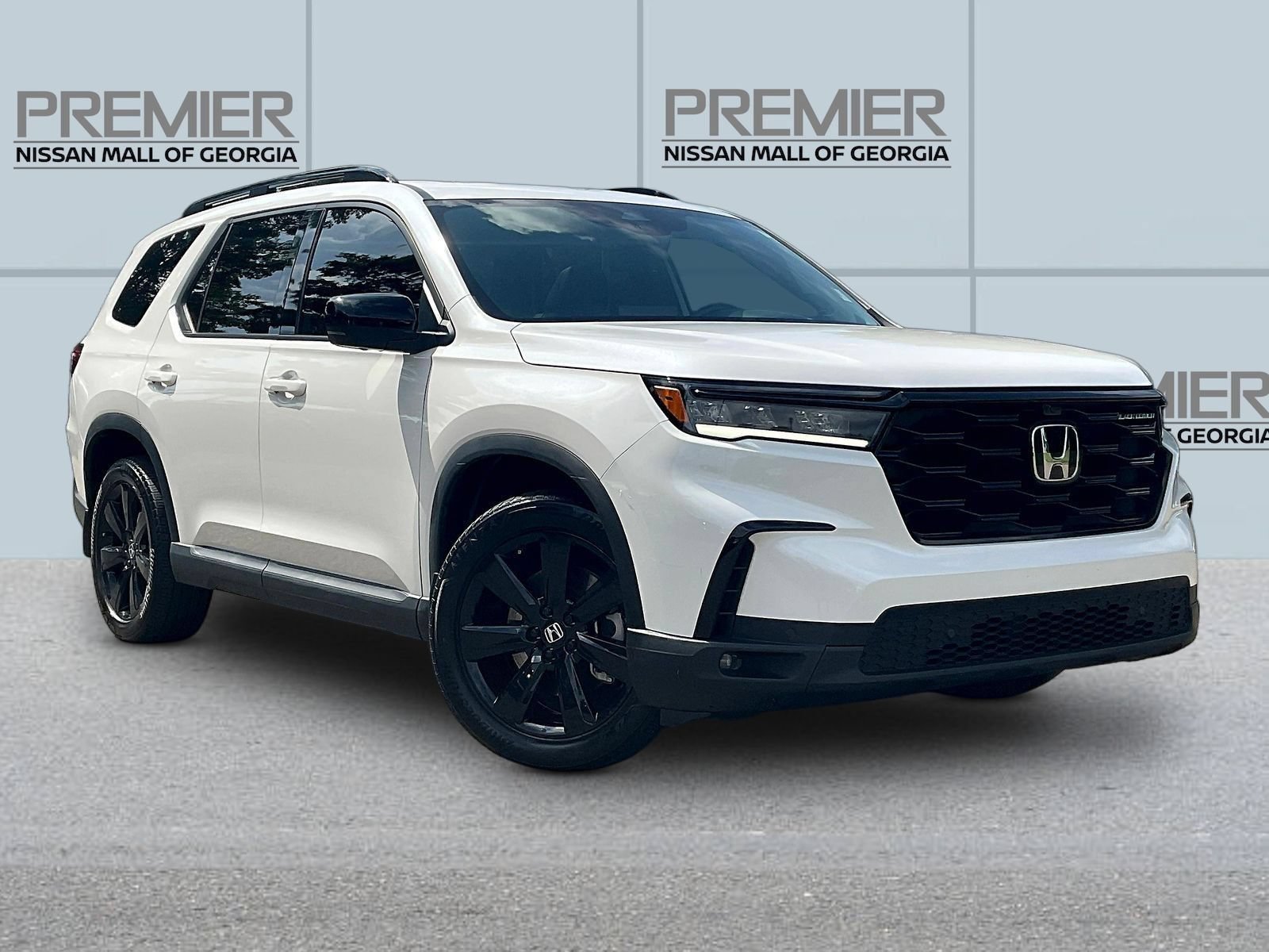 Used 2025 Honda Pilot Black Edition image 3
