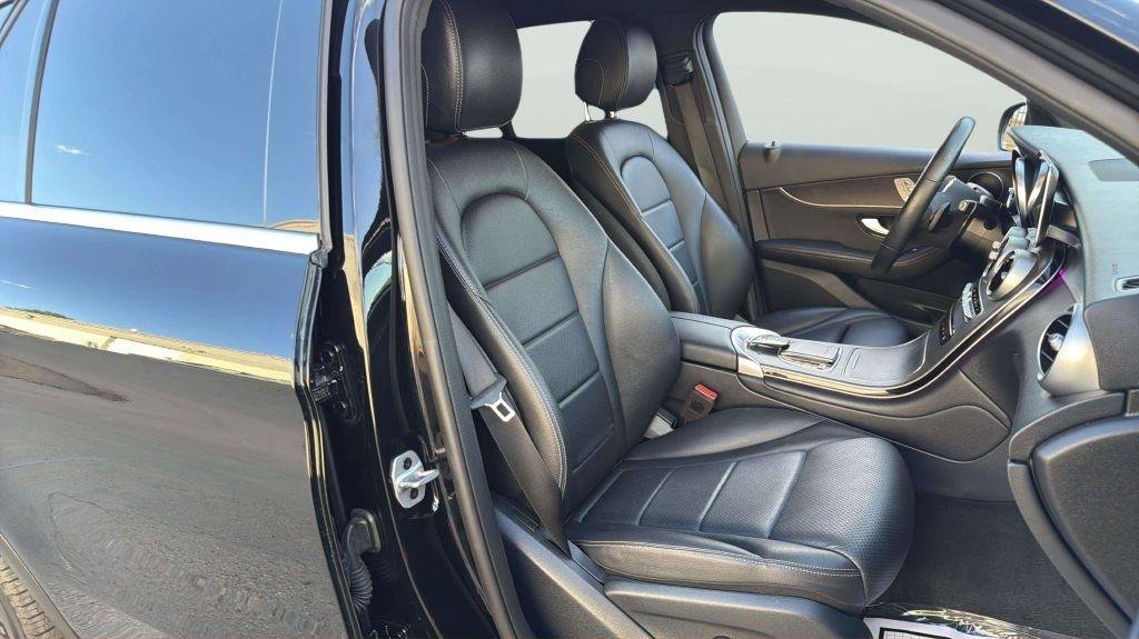 Used 2021 Mercedes-Benz GLC 300 4MATIC image 15