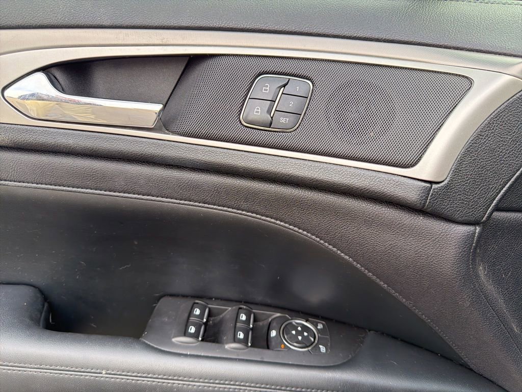 Used 2017 Lincoln MKZ Premiere image 18