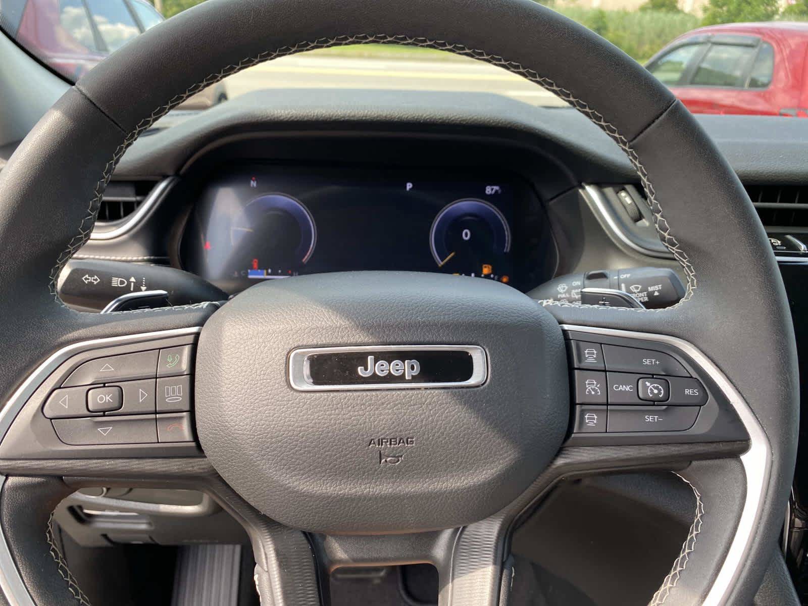 Certified 2023 Jeep Grand Cherokee Laredo AWD/4WD image 14