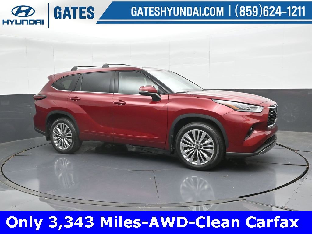 Used 2025 Toyota Highlander Platinum image 1