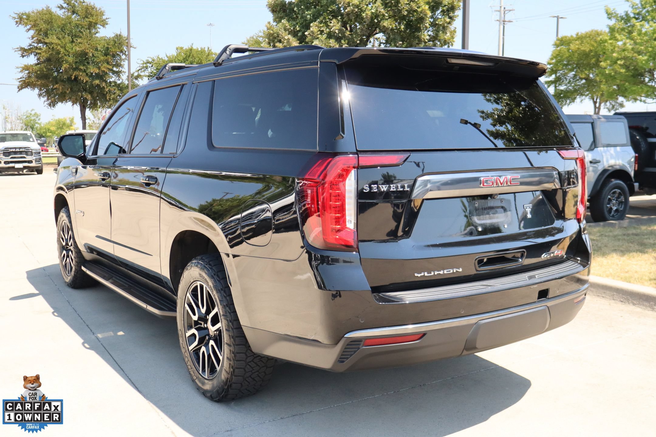 Used 2023 GMC Yukon XL AT4 AWD/4WD image 6