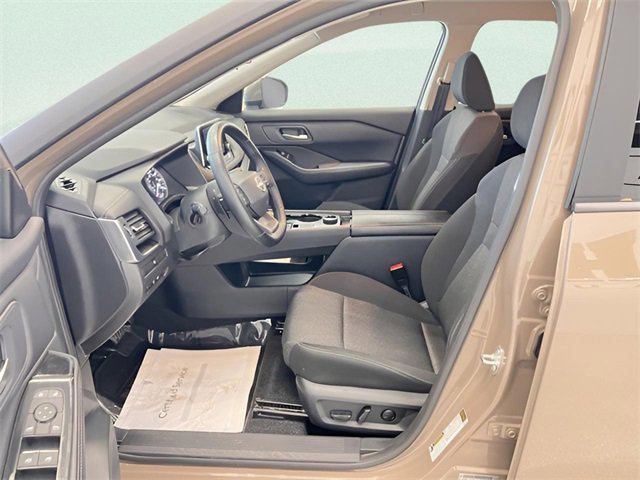 Used 2025 Nissan Rogue SV image 18