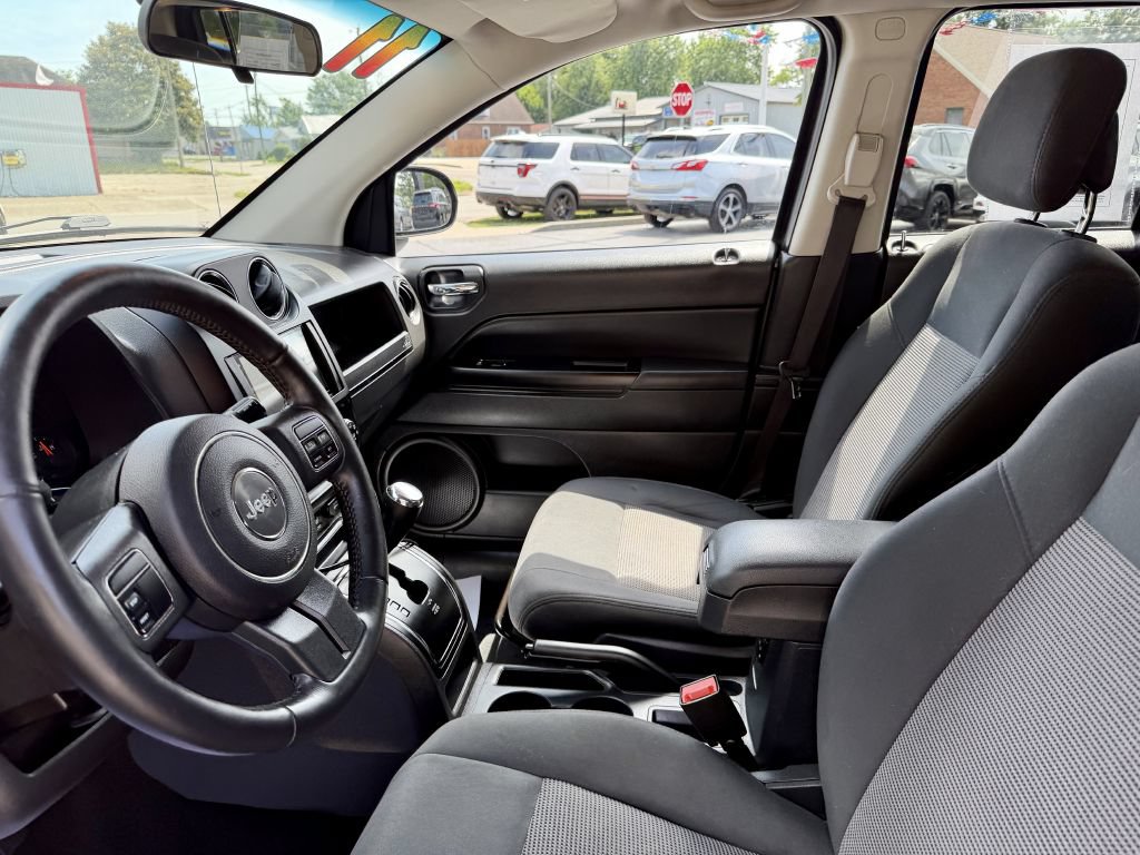 Used 2011 Jeep Compass Sport FWD image 10