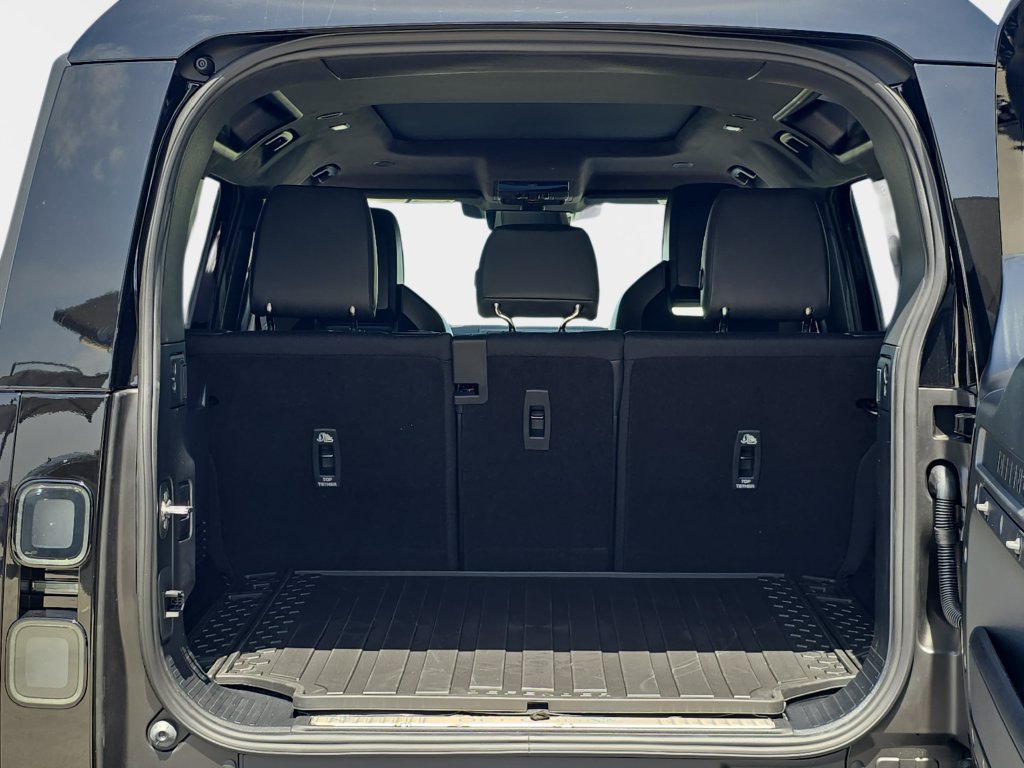 New 2026 Land Rover Defender 110 OCTA AWD/4WD image 12