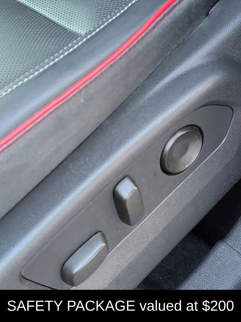 Used 2022 Buick Envision Essence w/ Sport Touring Package image 9