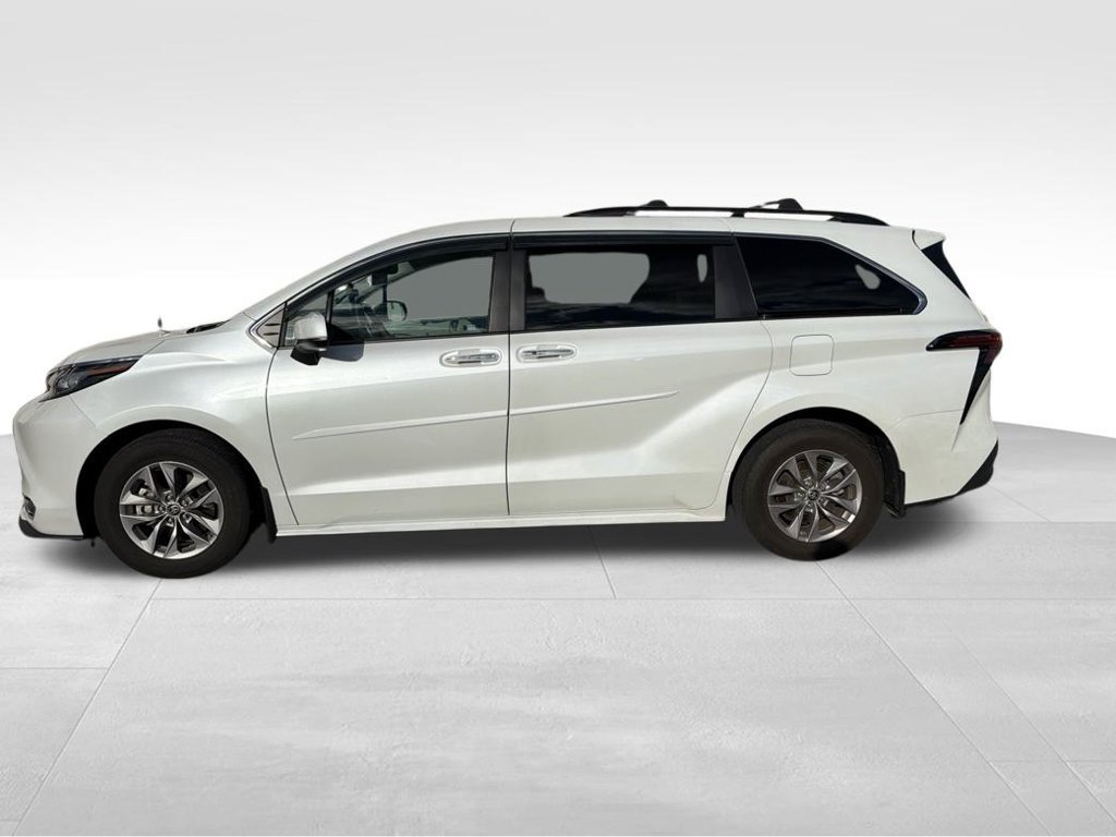 Used 2022 Toyota Sienna XLE FWD image 5