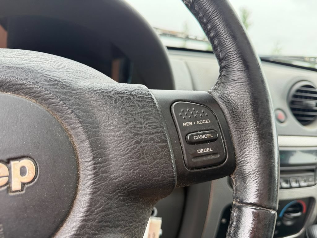Used 2006 Jeep Liberty Sport AWD/4WD image 18