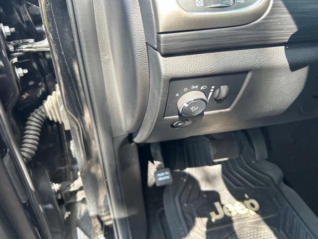 Used 2021 Jeep Grand Cherokee Laredo X AWD/4WD image 15