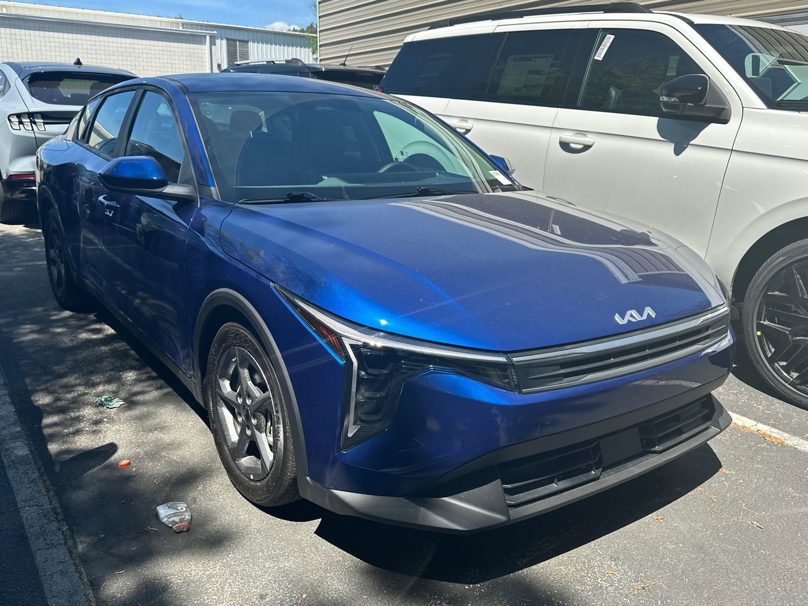 Used 2025 Kia K4 LXS image 1